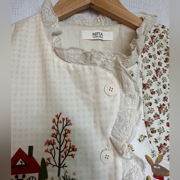 Floral Patchwork Vest with Embroidery - Picture 2 of 10